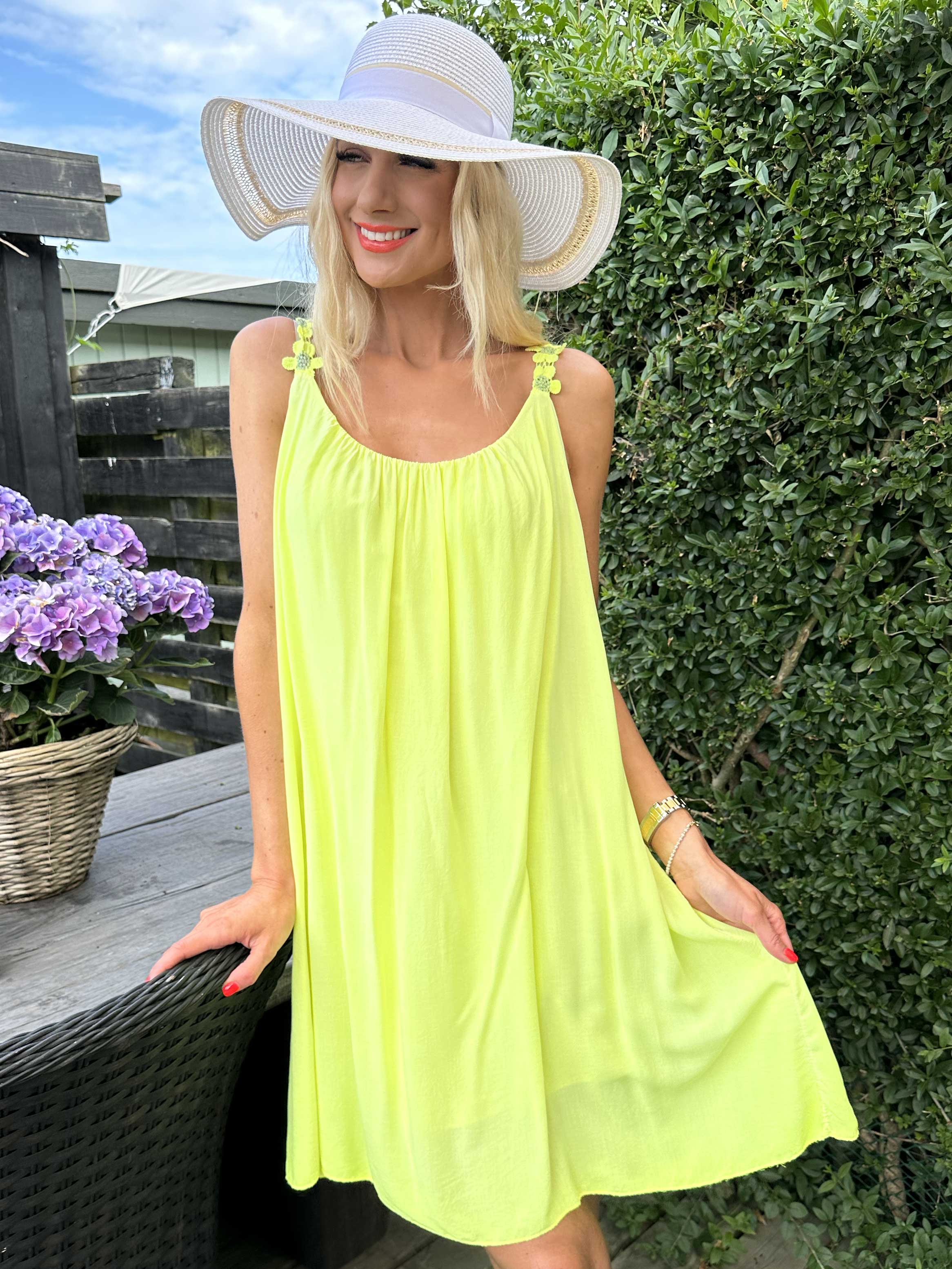 Ane - Sød sommerkjole med broderet stroppe